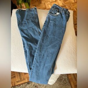 Xs Long Skinny Jeans (over shoes) cute and stylish, nice booty definition😍